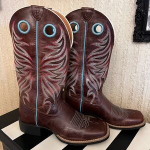 Woman’s Ariat Roundup Ryder cowboy boots size 8.5